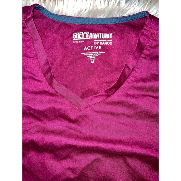 SOLD✨Barco Grey’s Anatomy Active Burgundy Scrub Top, Size Medium - Picture 3 of 5